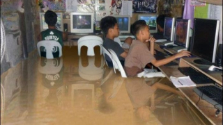 The Flood Tragedy Is Real. This Viral Photo Is Probably Not.